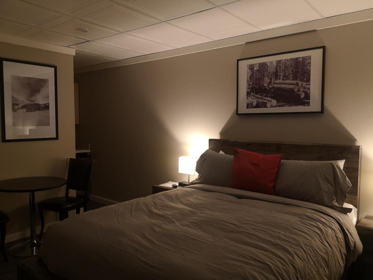 The Cache Hotel And Lodgings Golden Exterior photo